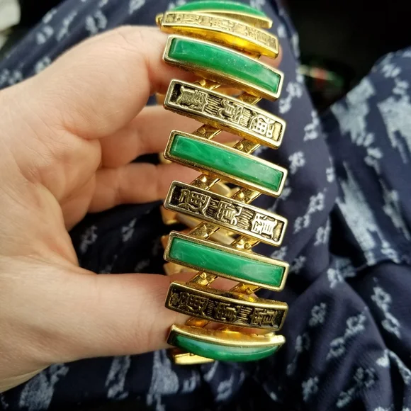 Relisted - vintage green and gold expansion bracelet Chinese characters theme - Picture 7 of 10